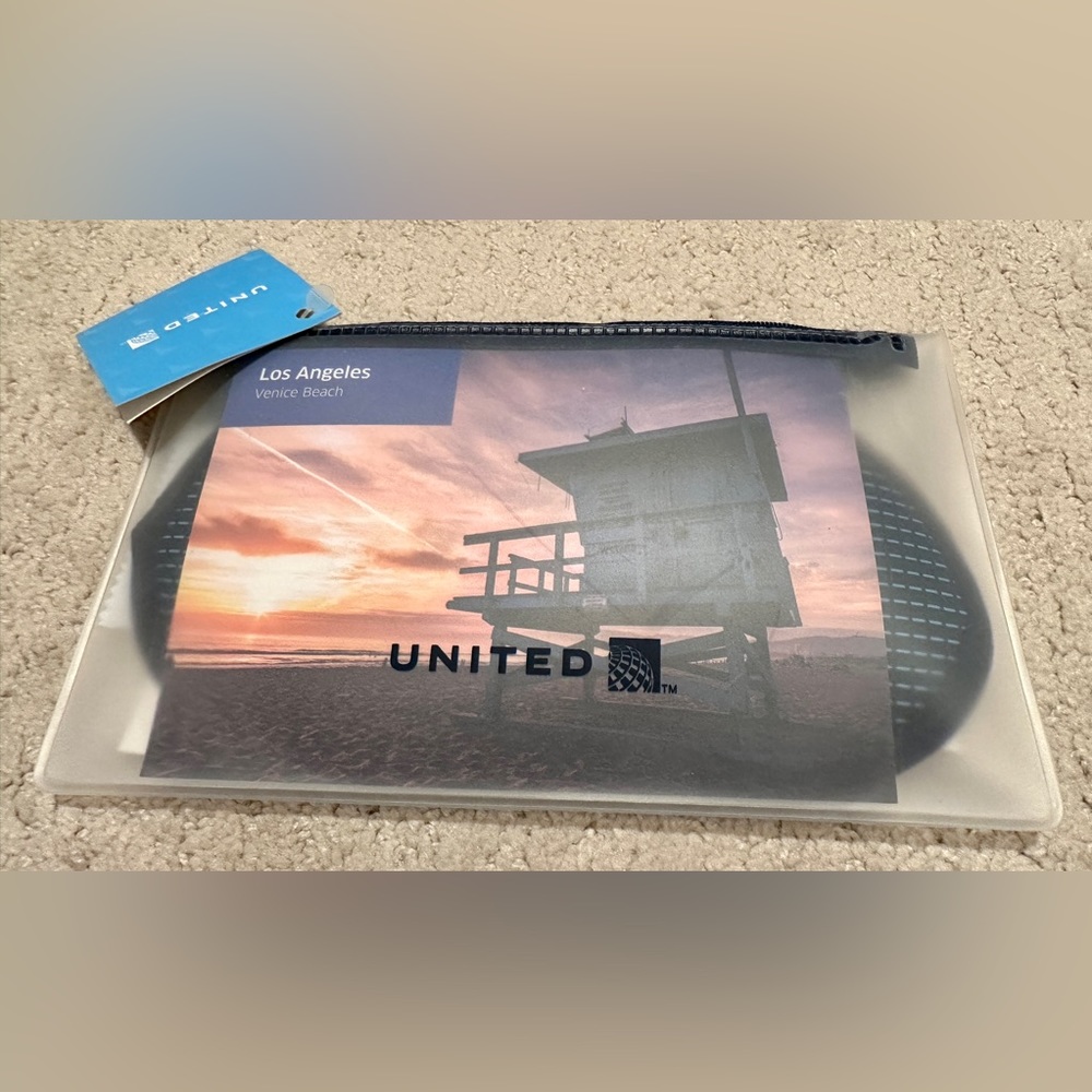 New With Tag United Polaris Amenities Kit, LA, with Amenities inside.